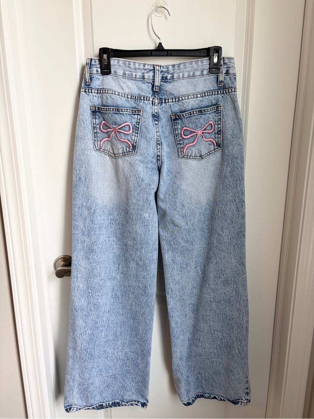 Telepatia Light Wash Wide Leg Jeans with Pink Bow Embroidery